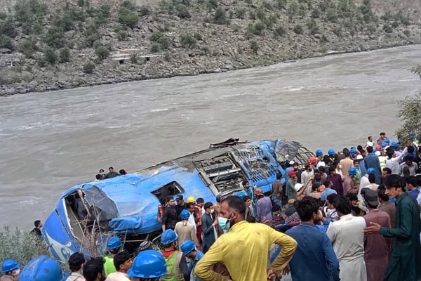 Explosion in bus will be fully investigated, PM Imran Khan assures China